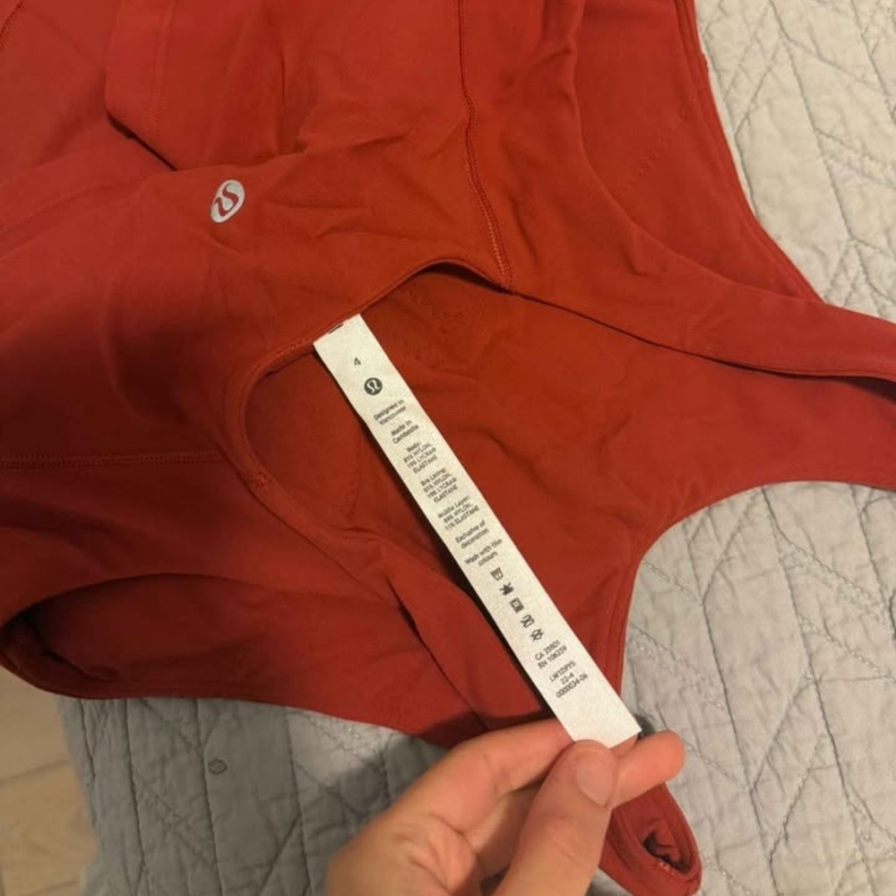 Lululemon Rust Red Sports Bra with Scoop Neck_ Size 4(S)